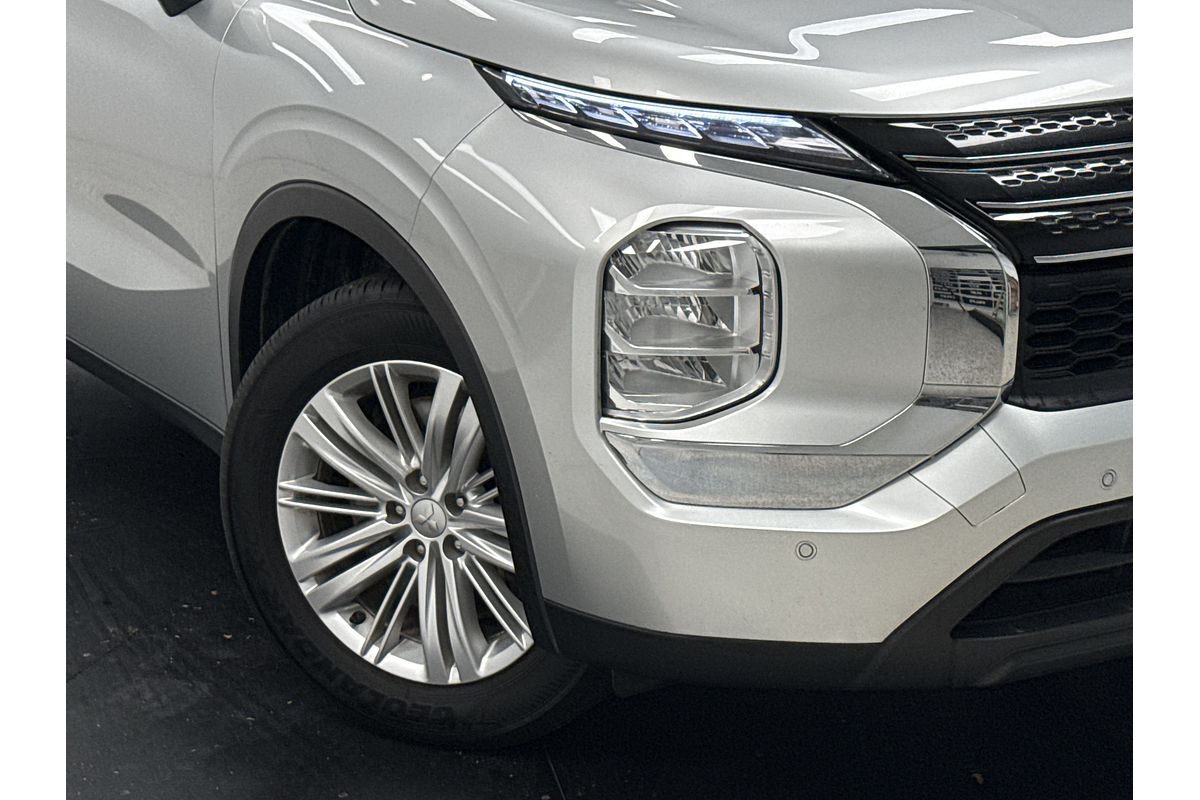 2023 Mitsubishi Outlander ES ZM