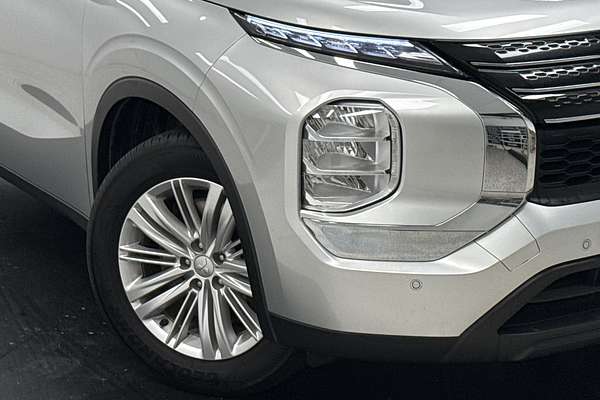 2023 Mitsubishi Outlander ES ZM