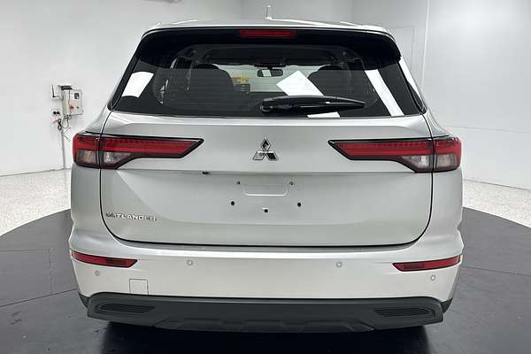 2023 Mitsubishi Outlander ES ZM