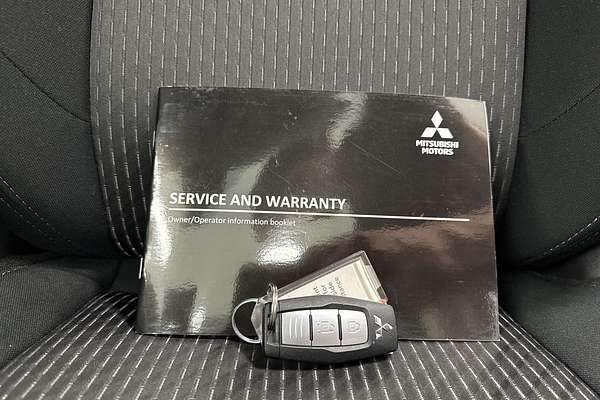 2023 Mitsubishi Outlander ES ZM