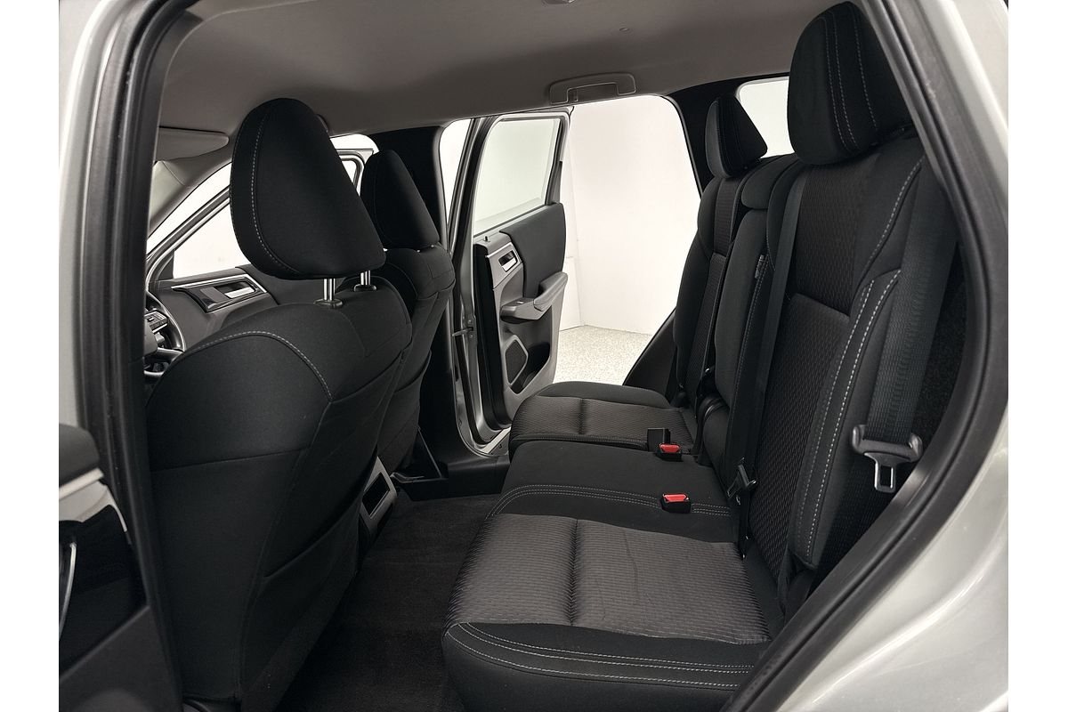 2023 Mitsubishi Outlander ES ZM