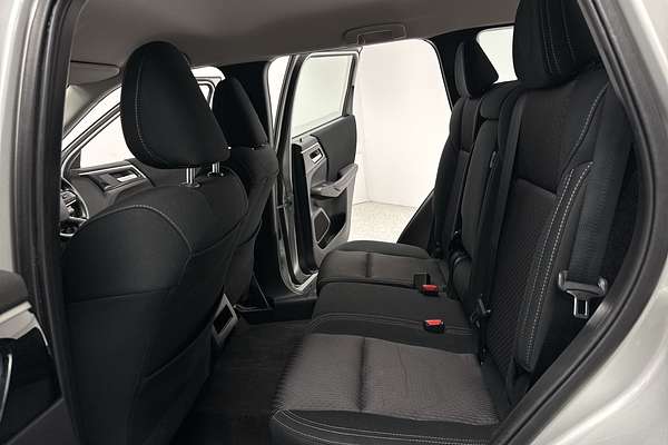 2023 Mitsubishi Outlander ES ZM