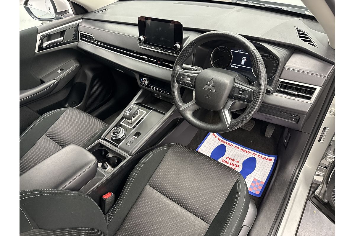 2023 Mitsubishi Outlander ES ZM