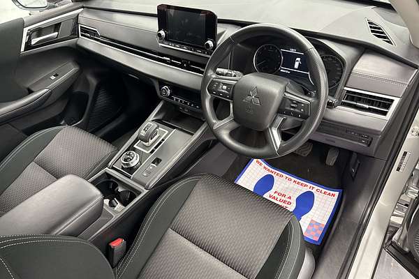 2023 Mitsubishi Outlander ES ZM