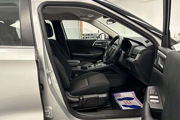 2023 Mitsubishi Outlander ES ZM