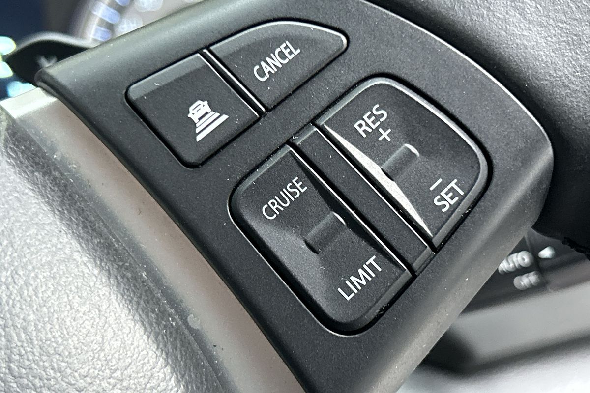 2023 Suzuki S-Cross GLX JYB