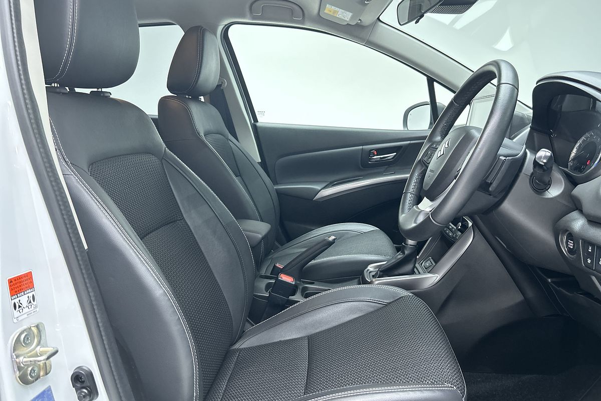 2023 Suzuki S-Cross GLX JYB