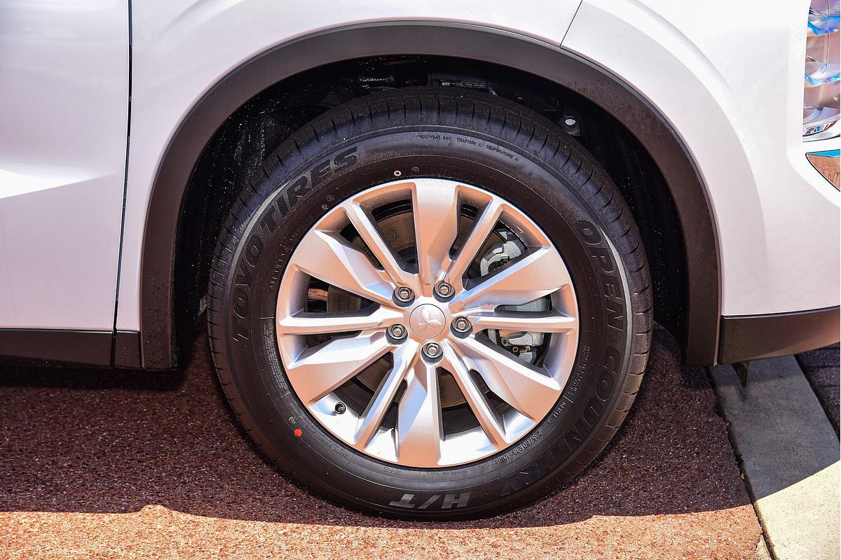 2025 Mitsubishi Outlander ES ZM