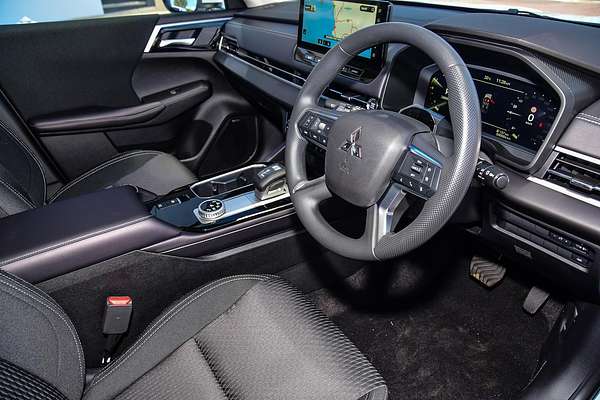 2025 Mitsubishi Outlander ES ZM