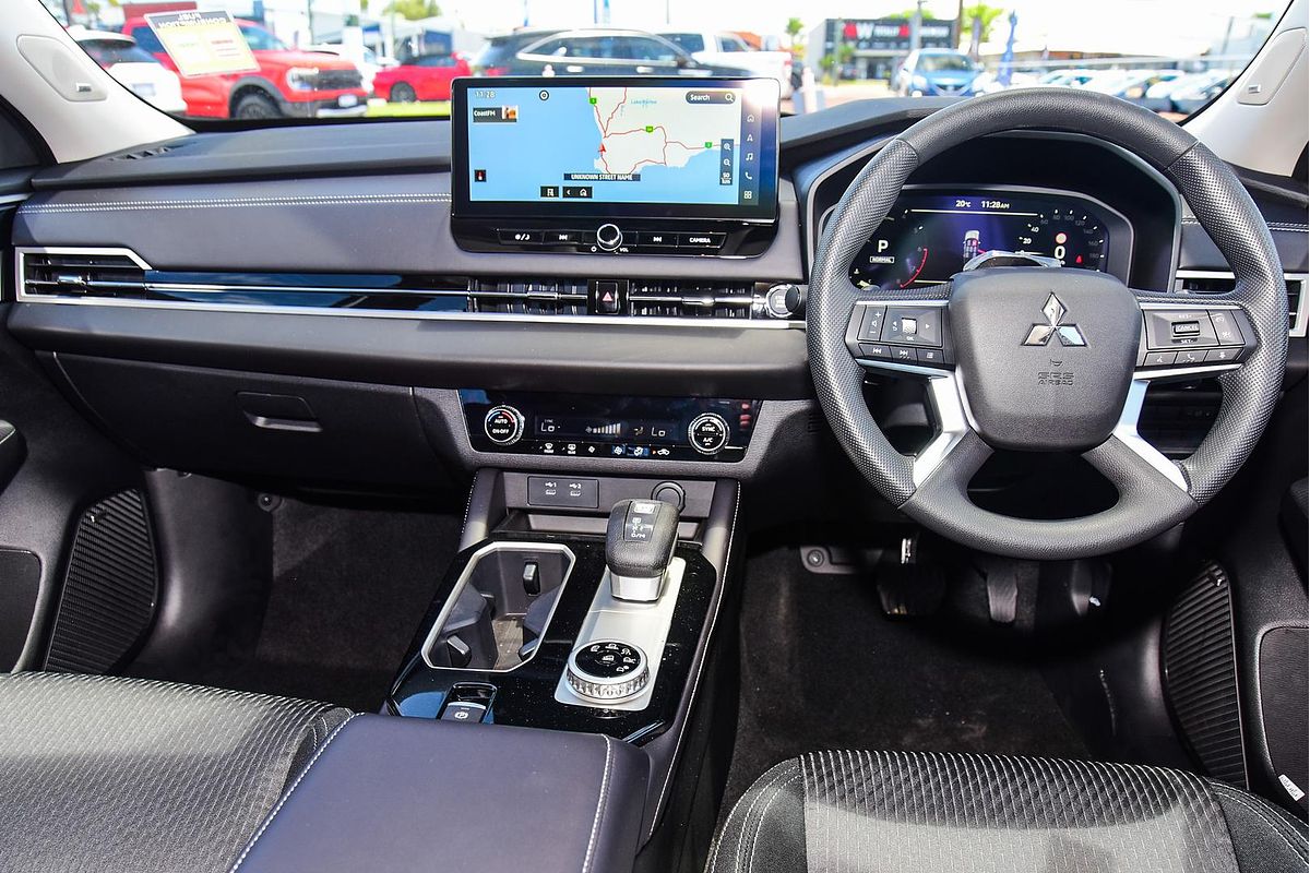 2025 Mitsubishi Outlander ES ZM