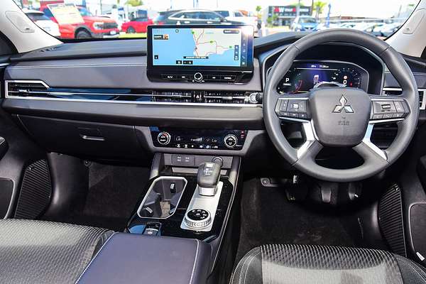 2025 Mitsubishi Outlander ES ZM