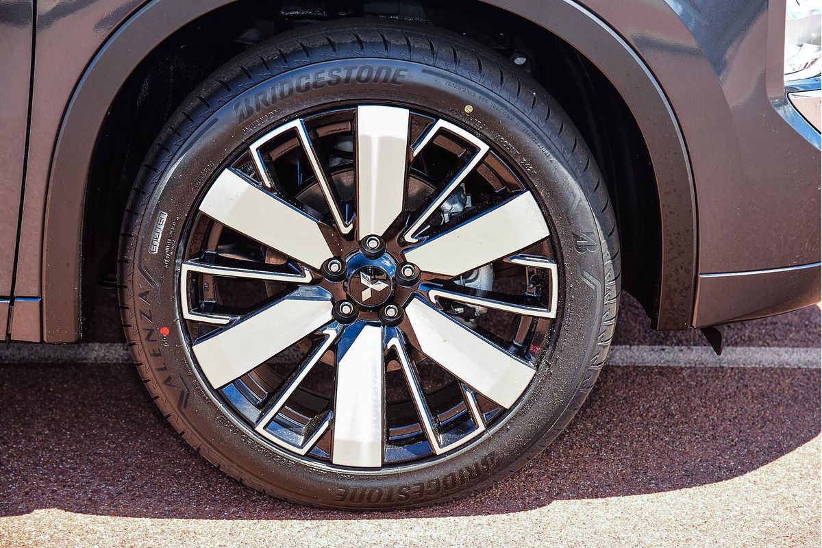 2025 Mitsubishi Outlander Exceed Tourer ZM