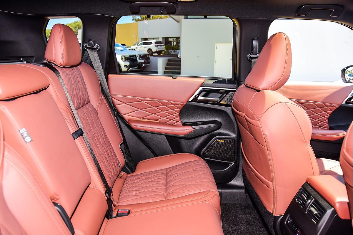 2025 Mitsubishi Outlander Exceed Tourer ZM