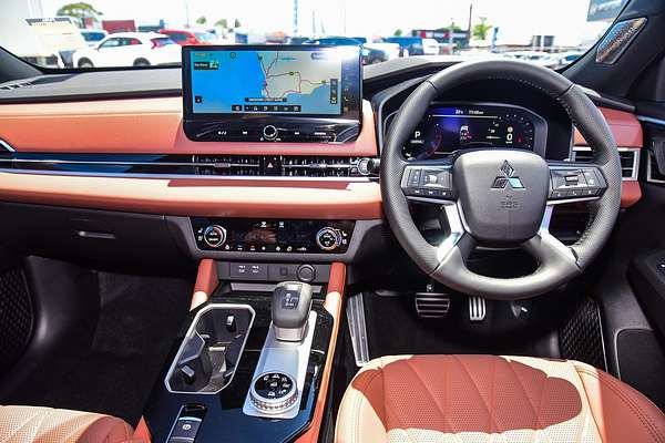 2025 Mitsubishi Outlander Exceed Tourer ZM