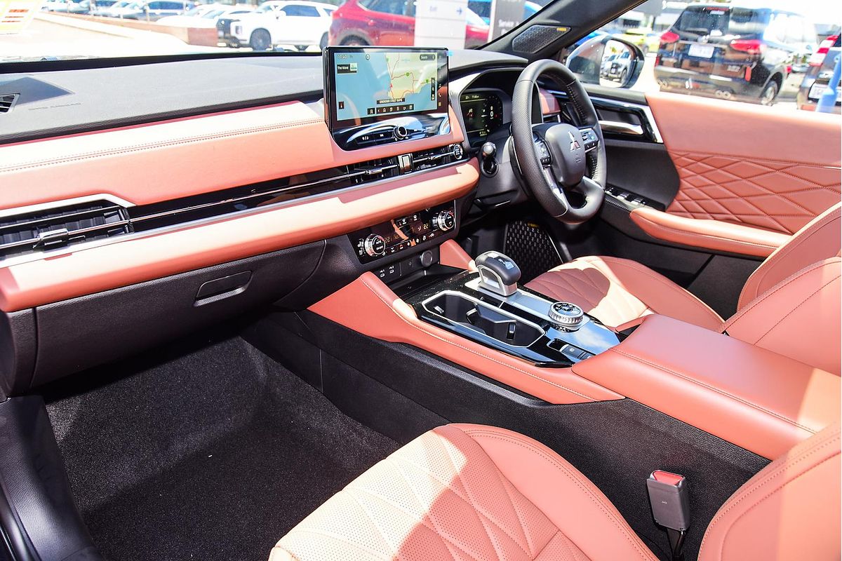 2025 Mitsubishi Outlander Exceed Tourer ZM