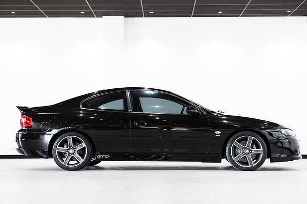 2002 Holden Coupe GTO V2