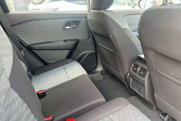 2025 Nissan X-TRAIL ST T33