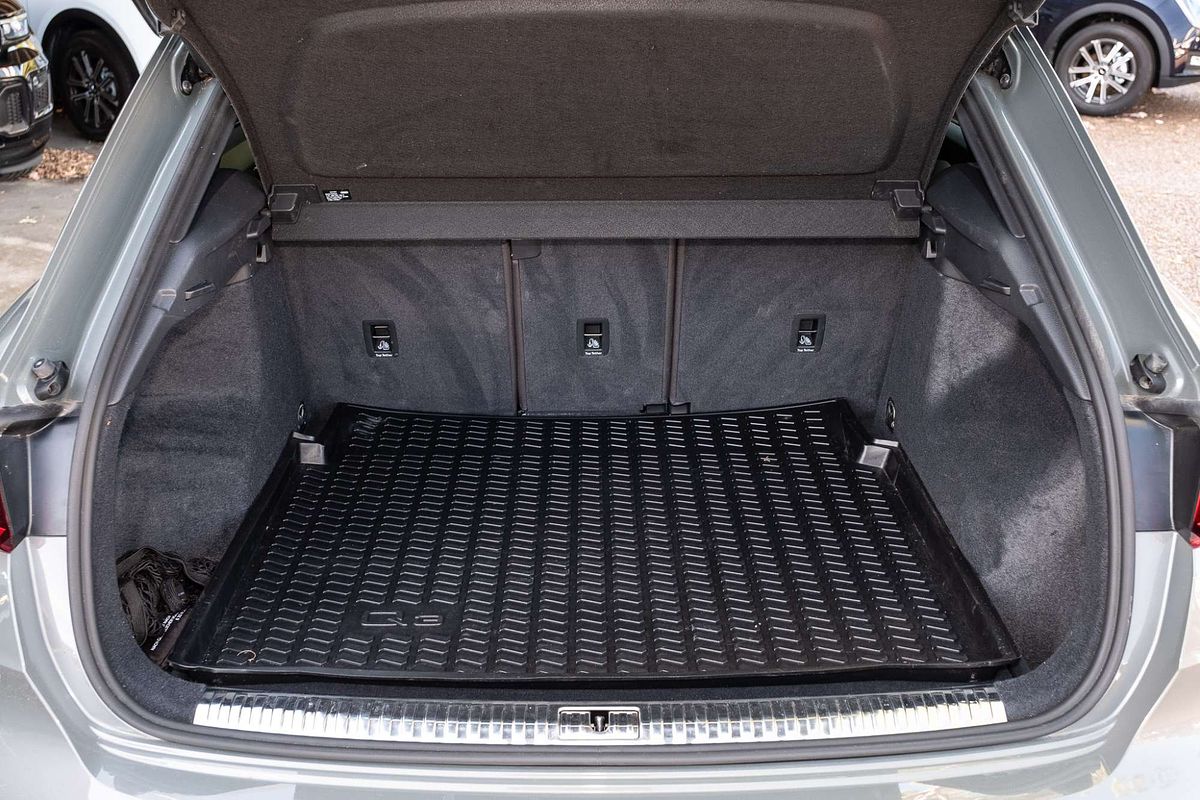 2022 Audi Q3 40 TFSI S line F3