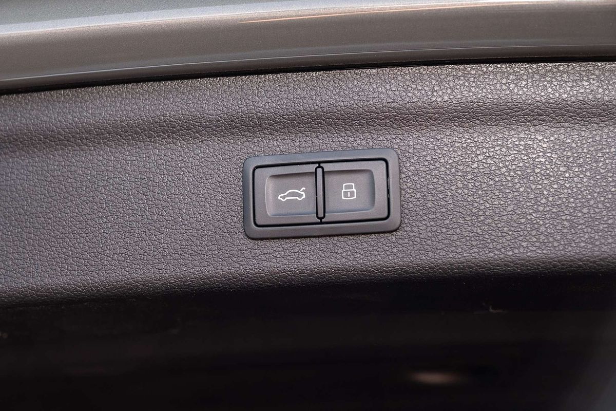 2022 Audi Q3 40 TFSI S line F3