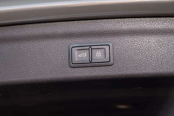 2022 Audi Q3 40 TFSI S line F3