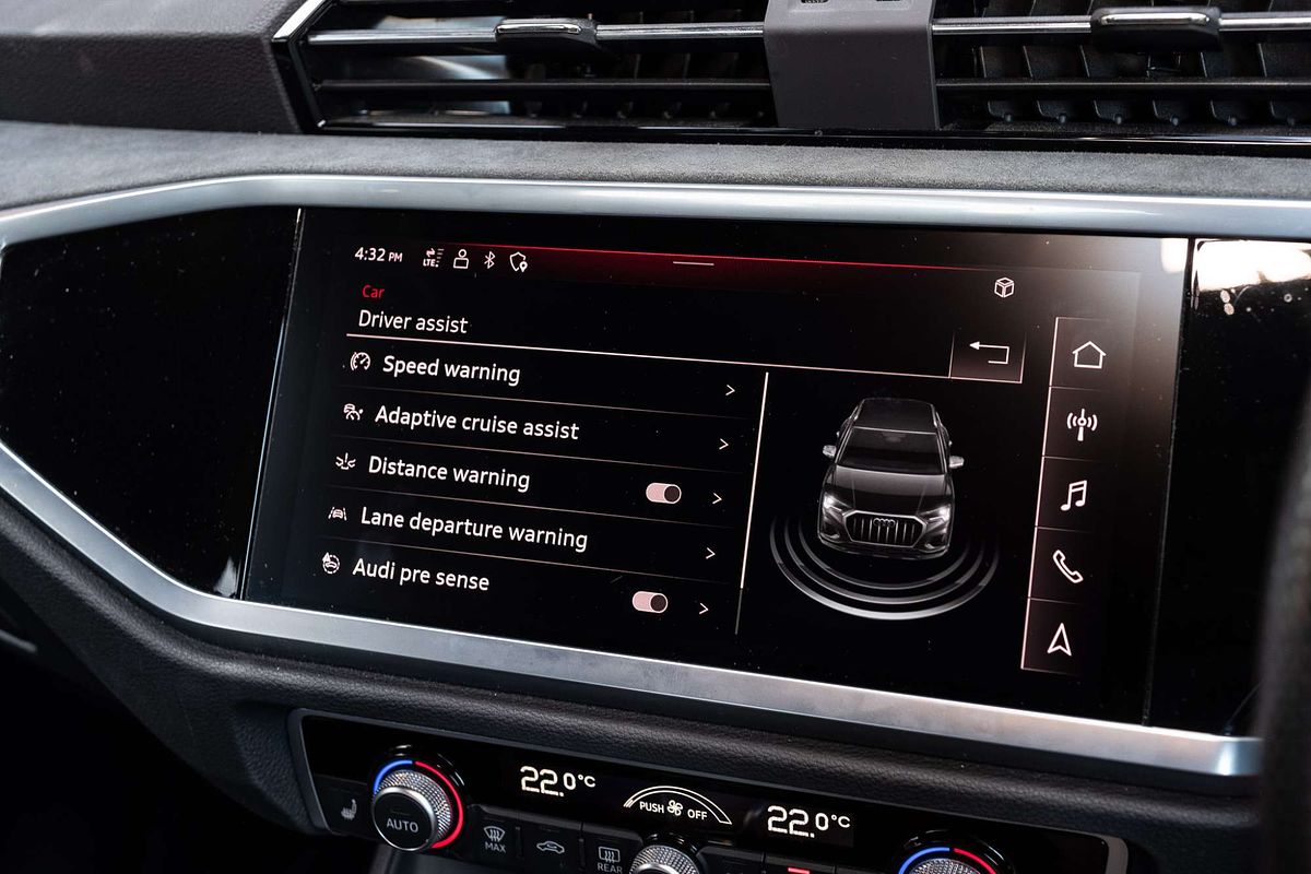 2022 Audi Q3 40 TFSI S line F3