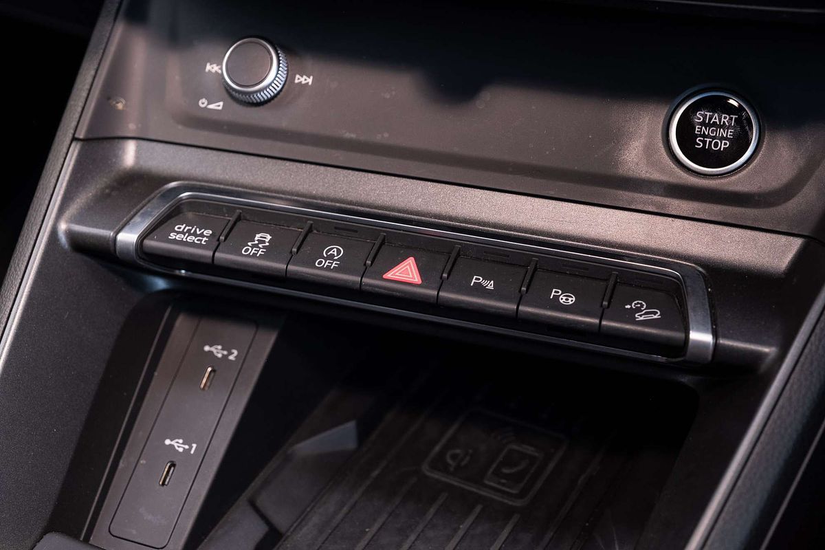 2022 Audi Q3 40 TFSI S line F3