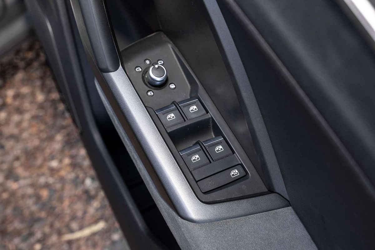 2022 Audi Q3 40 TFSI S line F3