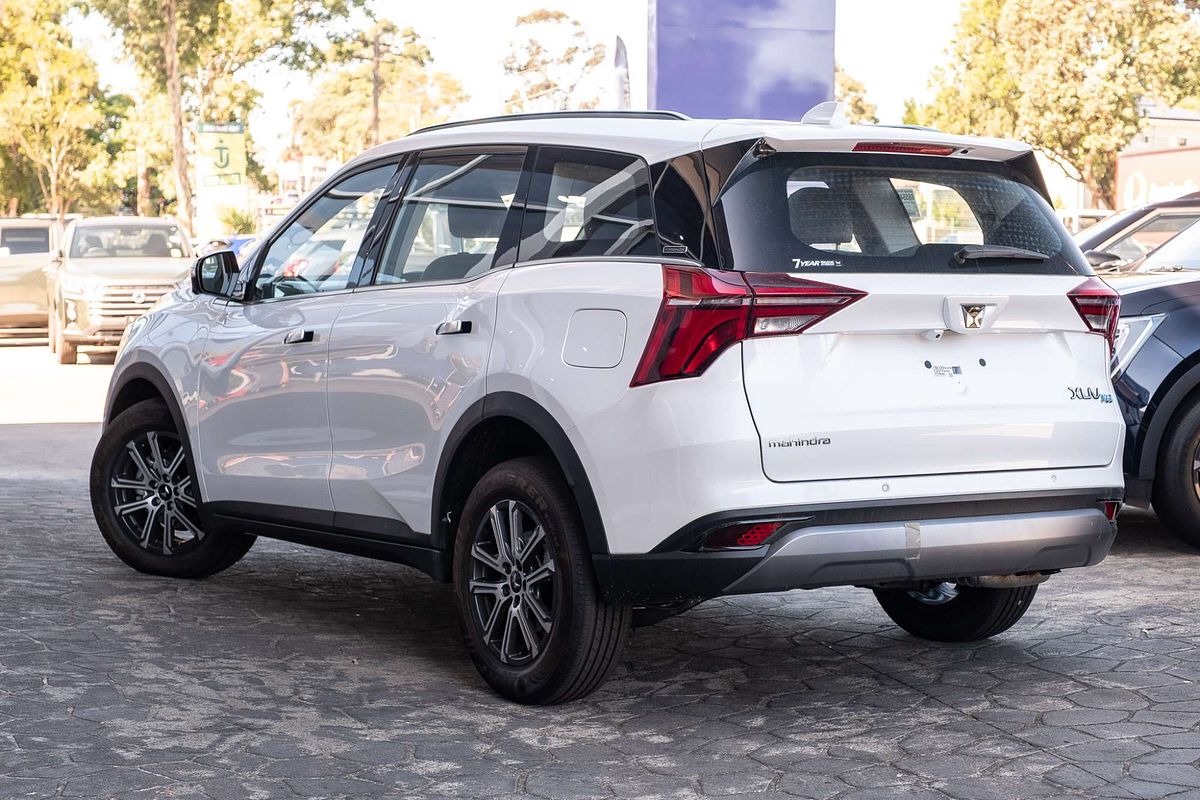 2025 Mahindra XUV700 AX7L