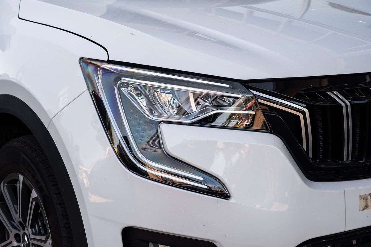 2025 Mahindra XUV700 AX7L