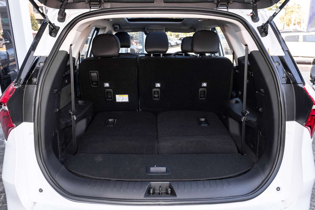 2025 Mahindra XUV700 AX7L