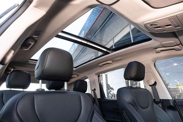 2025 Mahindra XUV700 AX7L