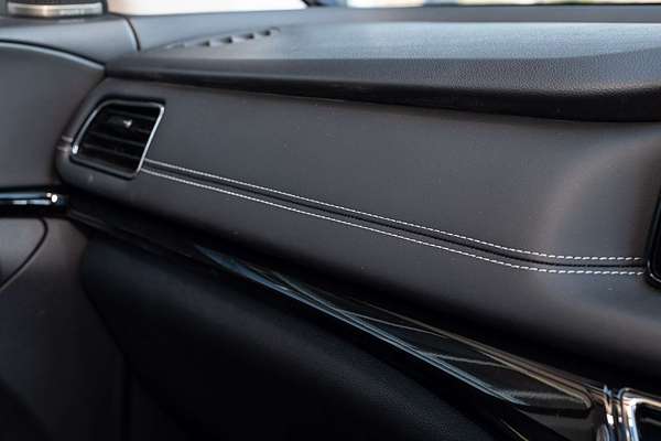 2025 Mahindra XUV700 AX7L