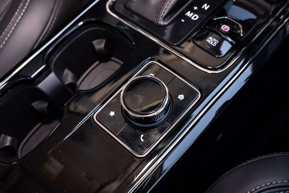 2025 Mahindra XUV700 AX7L