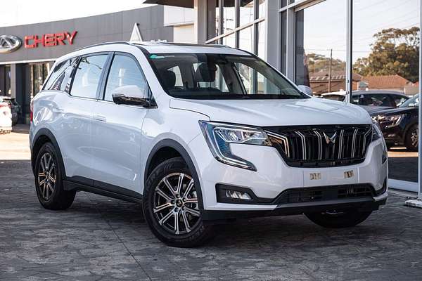 2025 Mahindra XUV700 AX7L