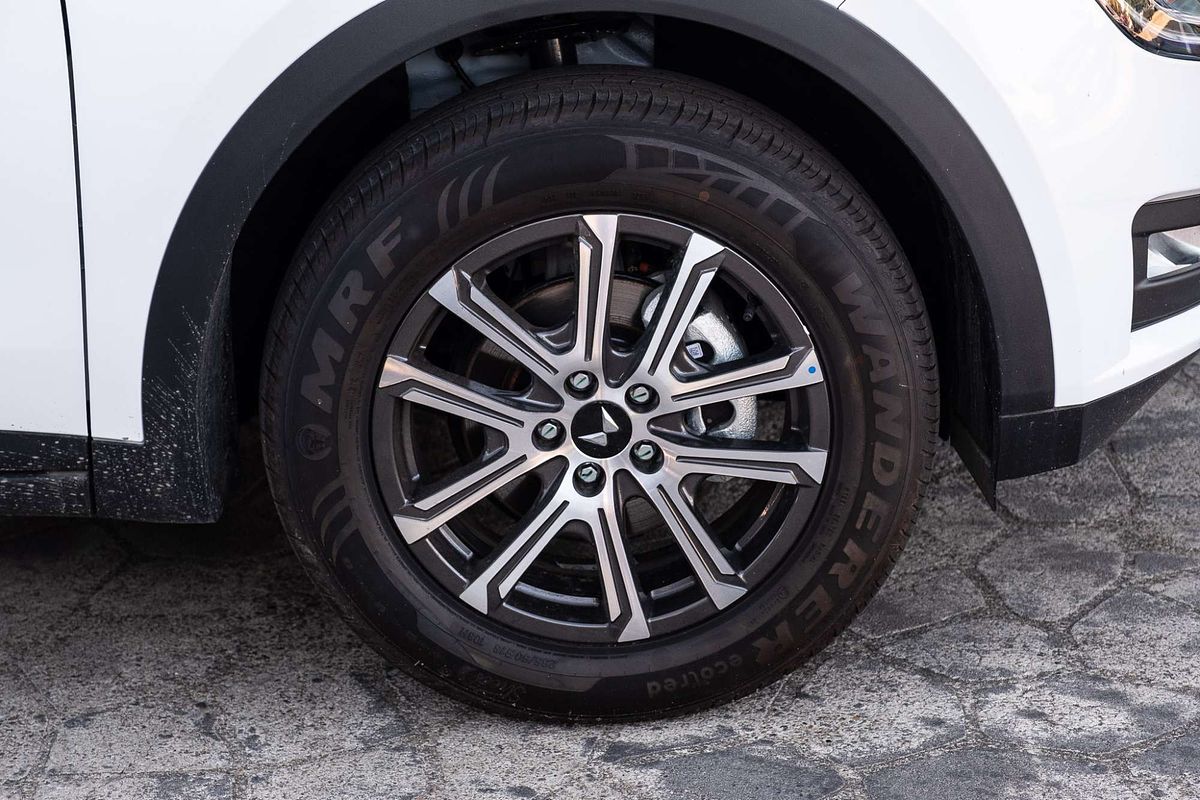 2025 Mahindra XUV700 AX7L