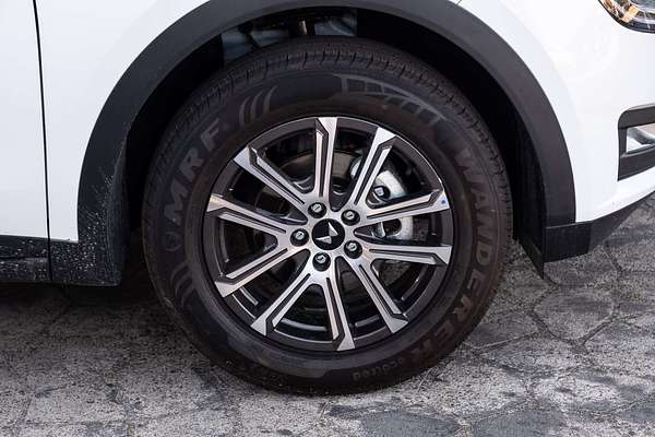 2025 Mahindra XUV700 AX7L