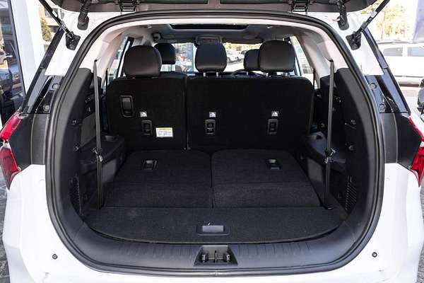 2025 Mahindra XUV700 AX7L