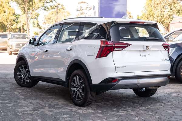 2025 Mahindra XUV700 AX7L