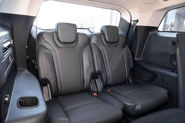 2025 Mahindra XUV700 AX7L