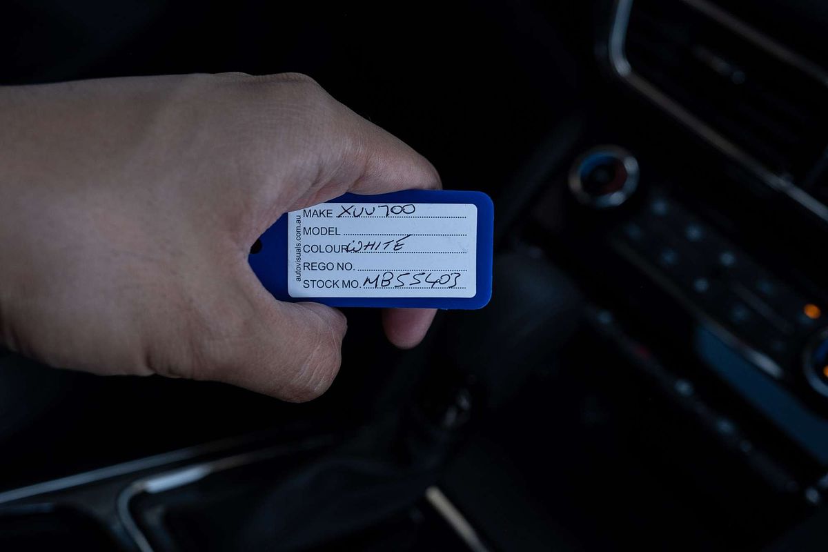 2025 Mahindra XUV700 AX7L