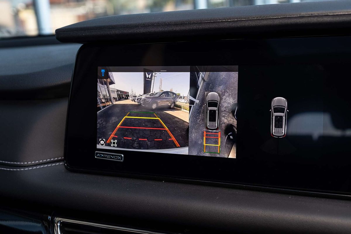 2025 Mahindra XUV700 AX7L