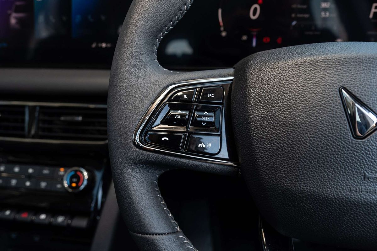 2025 Mahindra XUV700 AX7L