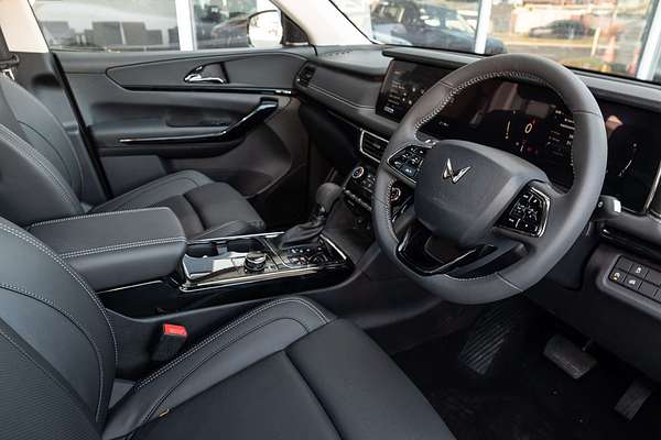 2025 Mahindra XUV700 AX7L