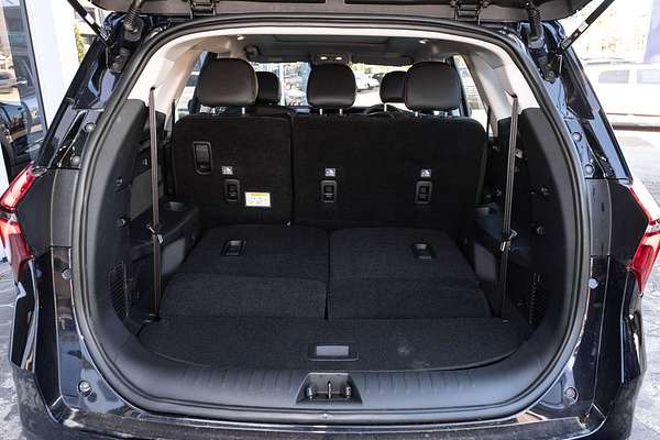 2025 Mahindra XUV700 AX7L