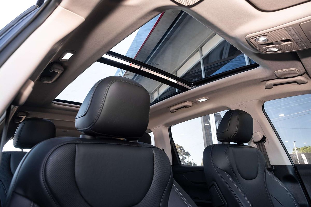 2025 Mahindra XUV700 AX7L