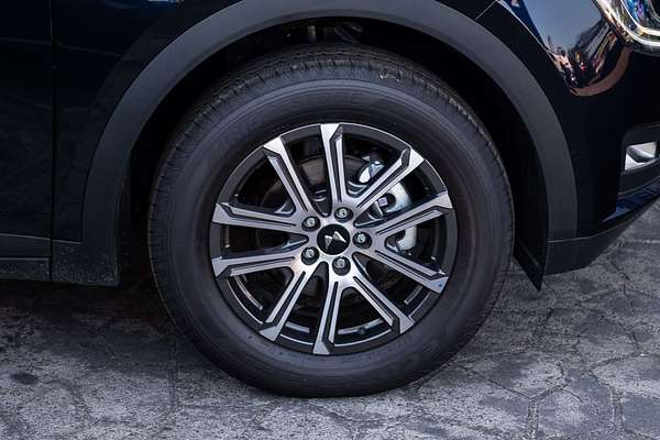 2025 Mahindra XUV700 AX7L