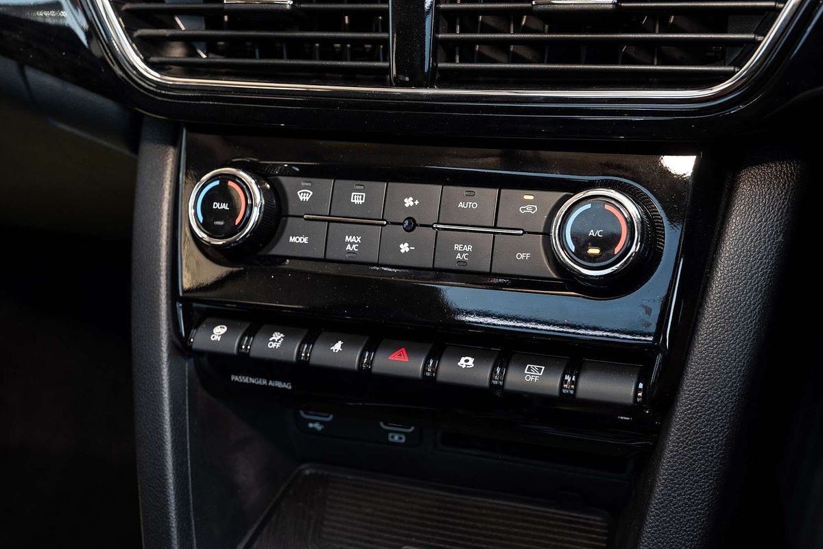 2025 Mahindra XUV700 AX7L