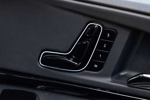 2025 Mahindra XUV700 AX7L