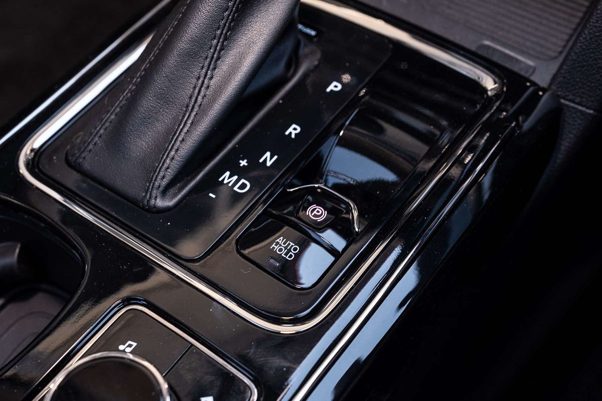 2025 Mahindra XUV700 AX7L