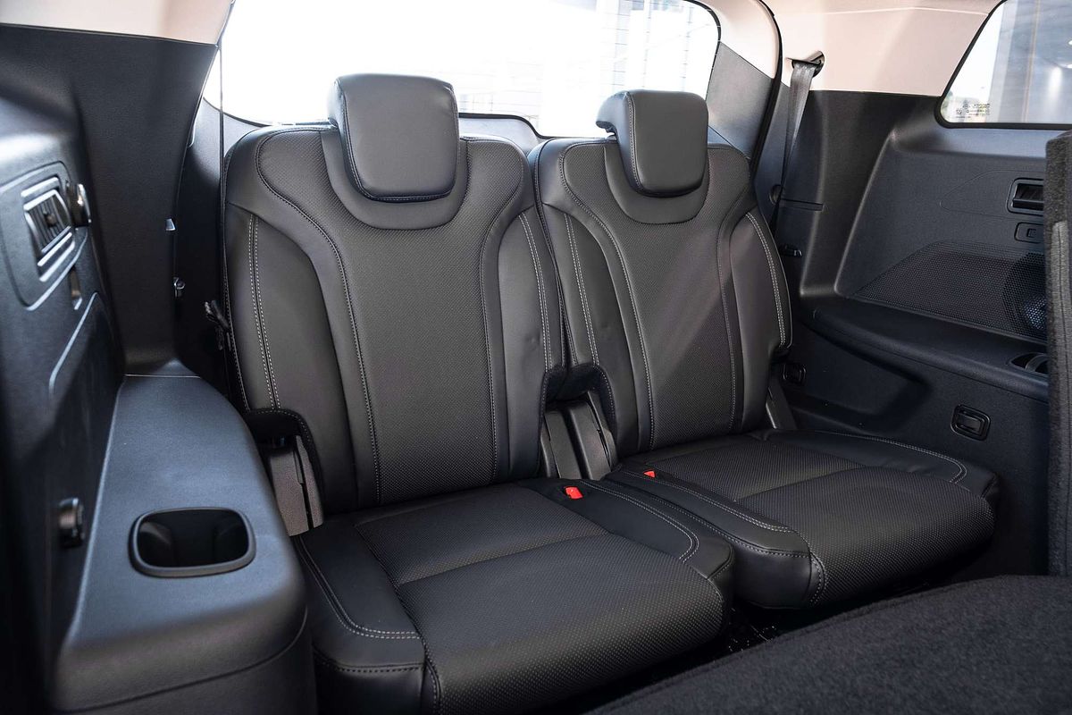 2025 Mahindra XUV700 AX7L